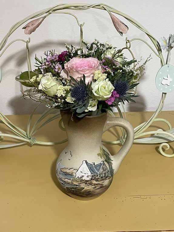 Lundi 13 octobre 2025 : Samedi  11 dans ma BAL   Merci  Lili   Avec un peu d'avance tu as pensé à moi   Tes créations me vont droit au coeur   *  Merci Marike   Ta présence  Ton bouquet de fleurs  Tes jolies cartes  Ta pochette  Ton petit cadre  à la rose   Contente que l'expo d' Entraigues t'ai plu ainsi que l'étang des Martailles que je t'ai fait découvrir -Diapo ci-dessous-