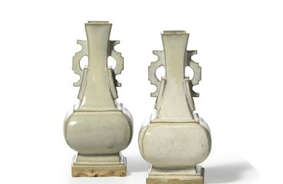 Two small Canton archaistic vases, Qing Dynasty, 18th century