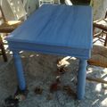 La table bleue de Fanny...les chaises sont maintenant couleur "bleu monserat"