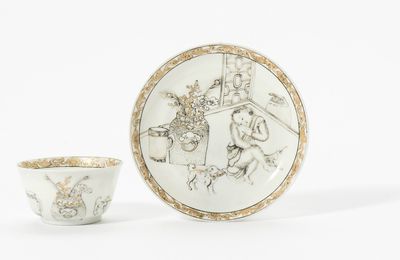 A grisaille and gilt cup and saucer, Qianlong period (1736-1795)