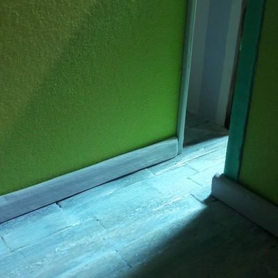 08/Les encadrements de porte et les plinthes 🚪