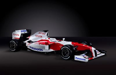 Aux couleurs rouge et blanche la TF1 09 de l'écurie Toyota !