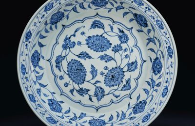 A large and rare blue and white dish, Yongle period (1403-1425)