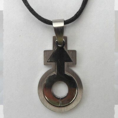 Pendentif Symbole Féminin Masculin Ajouré Acier Inoxydable Avec Cordon Noir Unisexe