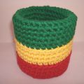 Pot à crayon de style RASTA crocheté en coton vert, jaune et rouge.
