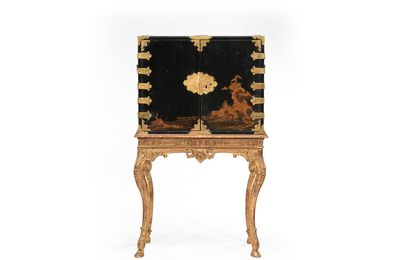 Cabinet en laque du Japon, époque Edo, vers 1660-1680 pour le laque, France, époque Régence pour le piètement