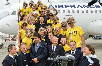 Le Tapis...Jaune pour Jean Dujar­din, un accueil de folie pour « Brice de Nice 3 » par Air France "casséééé"