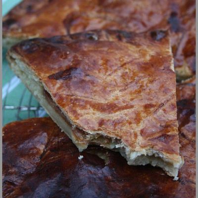 Galette des rois aux pommes caramélisées et à la crème d'amandes