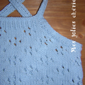 Un top au tricot pour fillette.