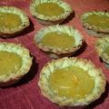 Tartelettes pistaches-citron-cardamome et tarte aux pommes, aux noisettes et aux pralines rouges