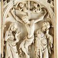 Feuillet de droite d'un diptyque. Ivoire. La Crucifixion du christ. Paris ou Cologne 1350-1375. 