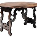 Italie, Table ovale, XVIIème siècle & Paire d'escabelles en noyer, de style Renaissance