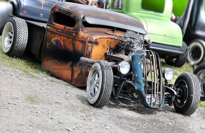 HOT ROD AND CUSTOM - The First European Show in Chimay (Belgium - 2012)