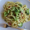 Spaghetti au pesto de brocoli et pancetta