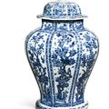 A large facetted blue and white baluster jar and cover, Qing dynasty, Kangxi period (1662-1722)