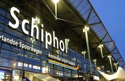 Pays-Bas : des écologistes paralysent le trafic à l'aéroport de Schiphol-Amsterdam