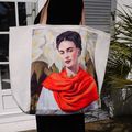 Sac de plage ou cabas en lin épais blanc cassé avec l'effigie de Frida Kahlo - anses cuir - modèle unique 