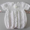 TUTO tricot bb BOUTIQUE bebe modele layette bébé et patron a tricoter Explications brassière, bonnet, bloomer, chaussons