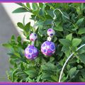 [BO07] Boucles d'oreilles - grosses boules effet damier violet foncé, clair et gris clair + petites boules gris clair (V)