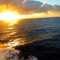 Les Açores , lever de soleil sur l'Atlantique