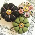 ♥ THEONIE ♥ Broche textile japonisante fleurs potirons - les yoyos de calie