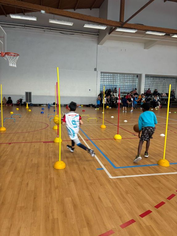 Les basketteurs font du ski