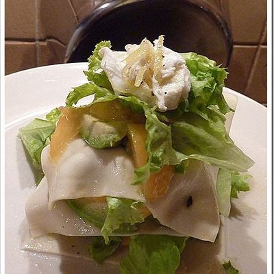 Salade d'été élégante à l'avocat