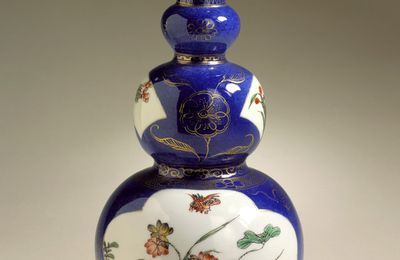 Vase (Ping) in the Form of a Gourd with Panels of Flowers and Birds, Kangxi period (1662-1722)
