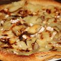 TARTE FINE AU BRIE, MIEL ET OIGNONS