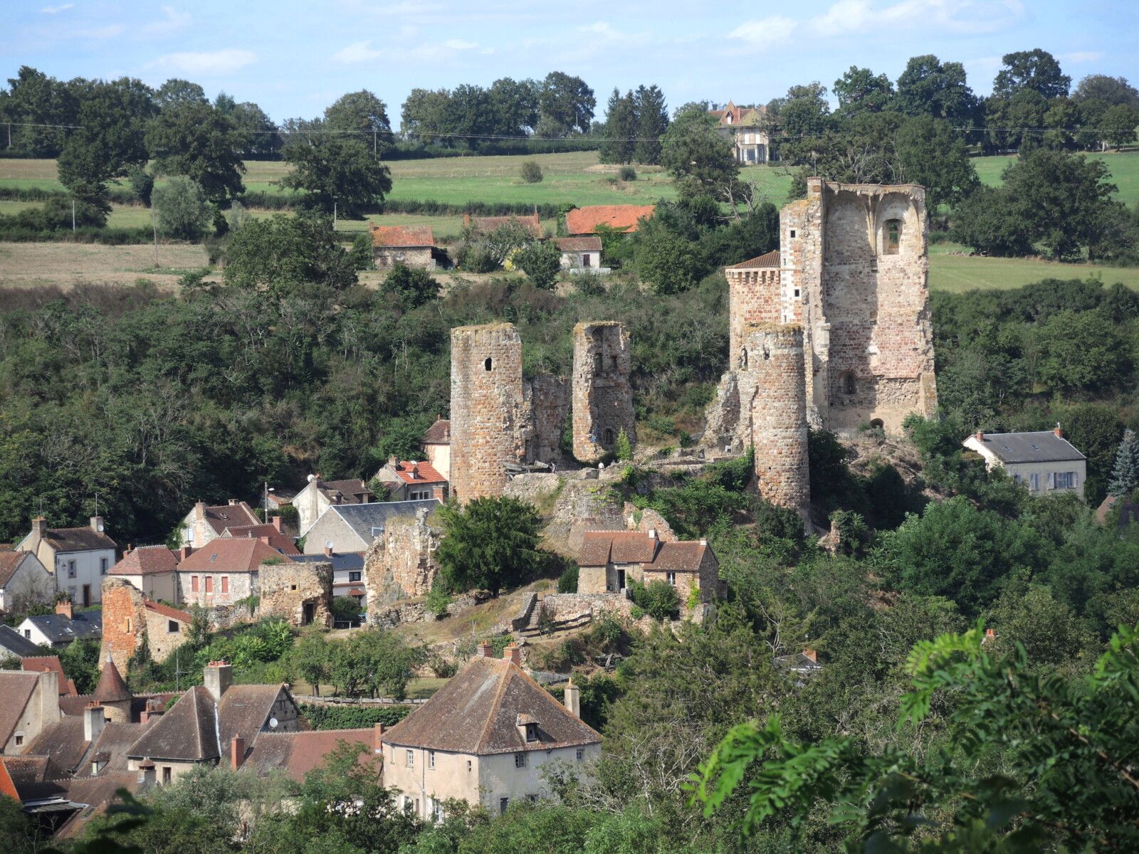 Hérisson, panorama, château (03)