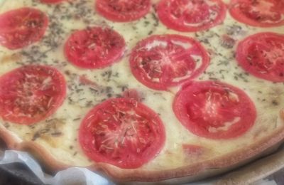 Tarte au thon, tomates et moutarde