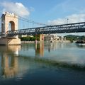 C'est avec le passage d'une péniche sur le Rhône à Vienne, que je vous souhaite une agréable journée !