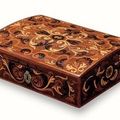 Très rare coffret de forme bombée, support en sapin et if. Epoque Louis XIV, vers 1680.