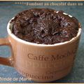 Fondant au chocolat dans un Mug