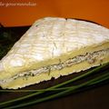 Brie farci aux noix et aux herbes du jardin