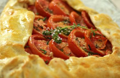 TARTE CAMPAGNARDE À LA TOMATE ET AU THYM FRAIS