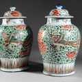 Paire de potiches couvertes en porcelaine wucai, Chine, période Transition, XVIIe siècle