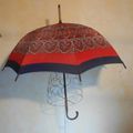 Cu225 : Parapluie cachemire rouge 60's