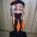 Barbie et sa tenue de sorcière...