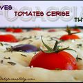 Focaccia aux tomates cerise, olives, thym