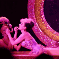 Quoi de mieux que de passer le réveillons en compagnie de Dita von Teese ? Bonne année de la part du Cabinotier.