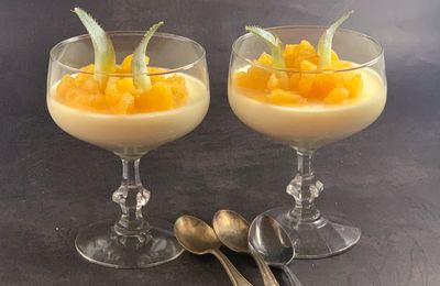 Panna cotta vanillée et ananas caramélisé au rhum