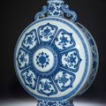 A large Ming-style blue and white moonflask, Qianlong period (1736-1795) 