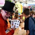 LES ENFANTS DANS LES PETITS PAPIERS DE VLAD, LE MAGICIEN.