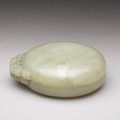 Jade round box with cloud-pattern handle, Song-Yuan dynasty (960-1368)
