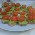 Crostinis au pesto de petits pois