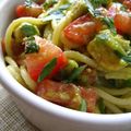 Salade de pâtes aux tomates et avocats