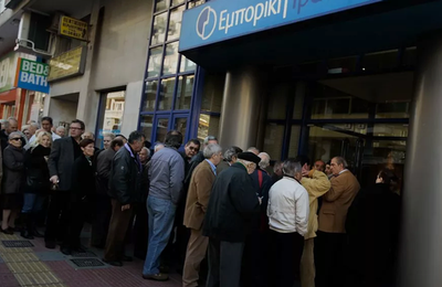 En Grèce, une panique bancaire a débuté, et les citoyens ne payent plus leurs impôts