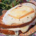 Croque-Monsieurs à la raclette et béchamel au thym 