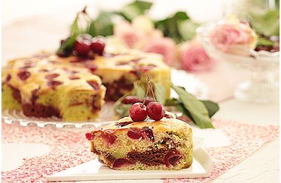 Gâteau délicieux pistache chocolat cerises....